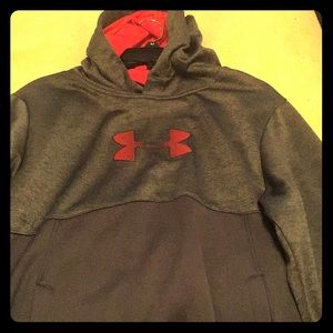 Medium under armour hoodie never worn!